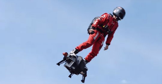 Franky Zapata : l’homme volant #flyboardair #Inventions #volant #Zapata #TvLocale-fr 