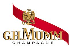 Fidèle à sa longue tradition d’innovation, la Maison @GHMUMM a inventé le rituel de dégustation du champagne en apesanteur, grâce à une bouteille et une flûte révolutionnaires.