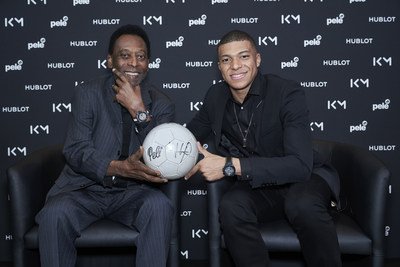 Pelé - Mbappé - Hublot, le futur à toute vitesse @Pele @KMbappe ‏ #HublotLovesFootball @Hublot  