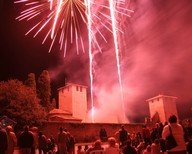 Vianne (47) : repas champêtre et embrasement  des remparts