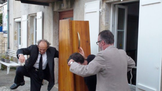 16.09.17 #Lavardac : mise en boite ou les #obsèques déambulatoires de Raymond ! #tvlocale.fr
