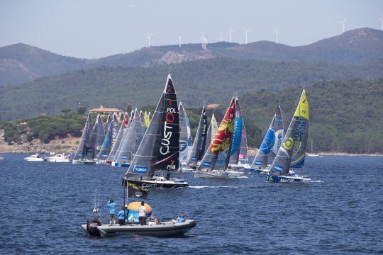 Solitaire URGO Le Figaro: Départ de la troisième Etape  Chemin de croix vers Saint-Gilles ?  @LaSolitaire2018 @Smartrezo  @TvLocale