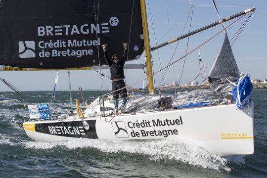 Solitaire URGO Le Figaro: FLASH // Sébastien Simon (Bretagne CMB Performance), 1er au classement général provisoire, avant jury de la Solitaire URGO Le Figaro @LaSolitaire2018 @Smartrezo @Tvlocale