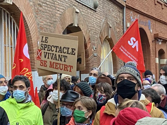 CORONA/COVID19 Manifestation et Happening pour que le SPECTACLE VIVANT ne MEURT pas .TOULOUSE. 15 Décembre 2020.