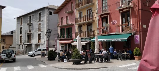 ESPAGNE. Le PRINTEMPS. PUIGCERDA. AVRIL 2022