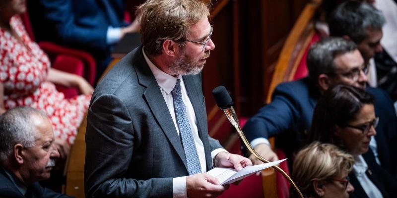 Le député Philippe Latombe interroge-  