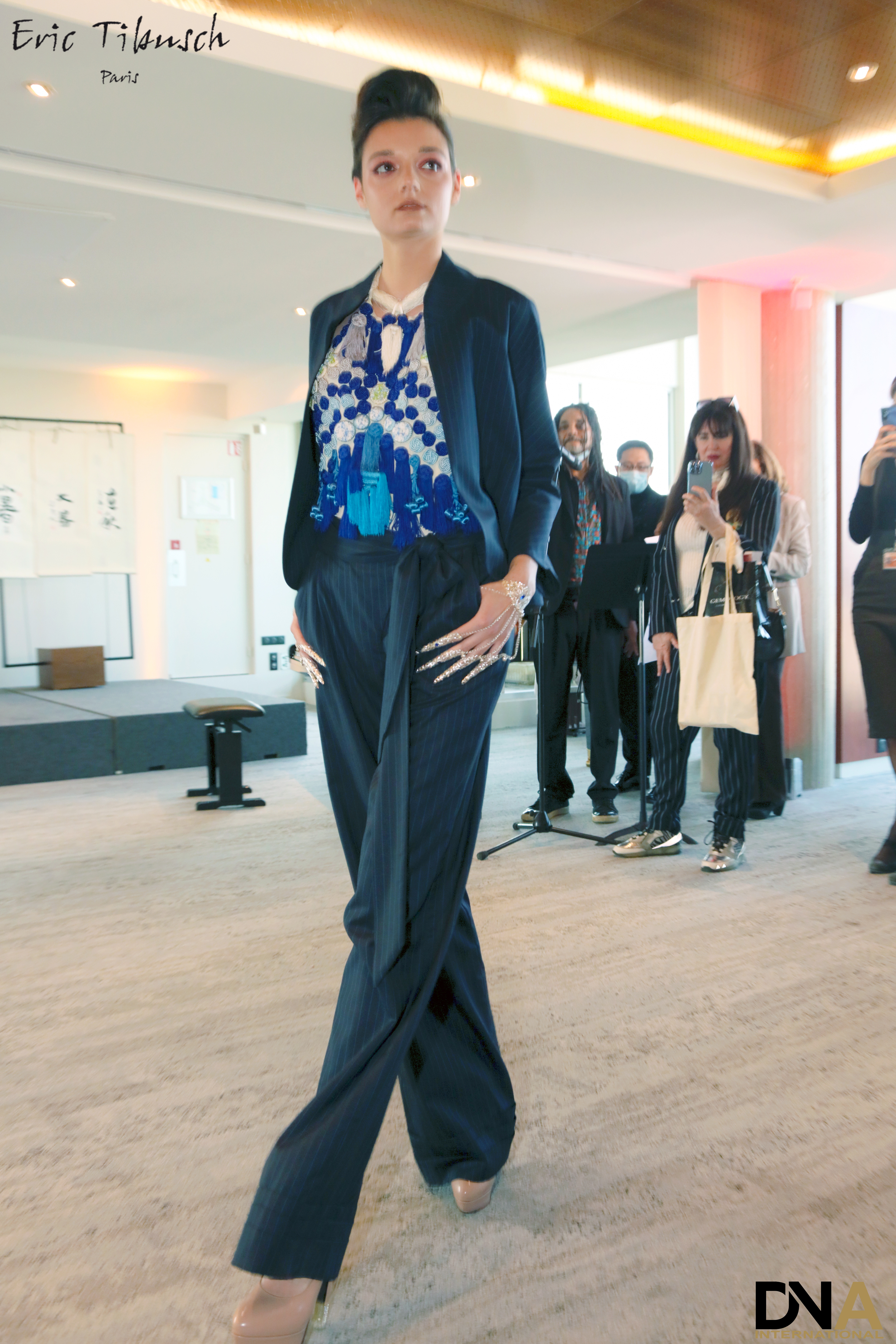 Eric TIBUSH Défilé Haute couture à la journée de ''CHINESE LANGUAGE DAY''