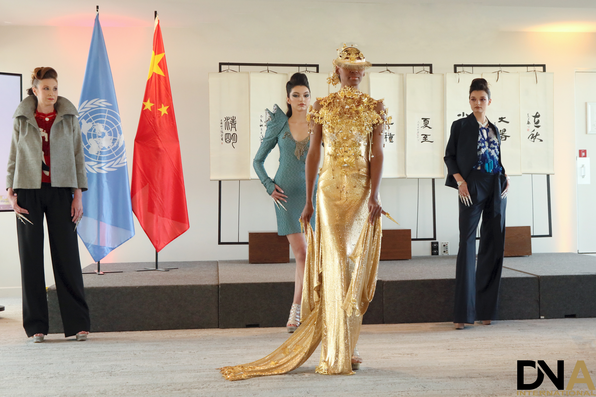 Eric TIBUSH Défilé Haute couture à la journée de ''CHINESE LANGUAGE DAY''