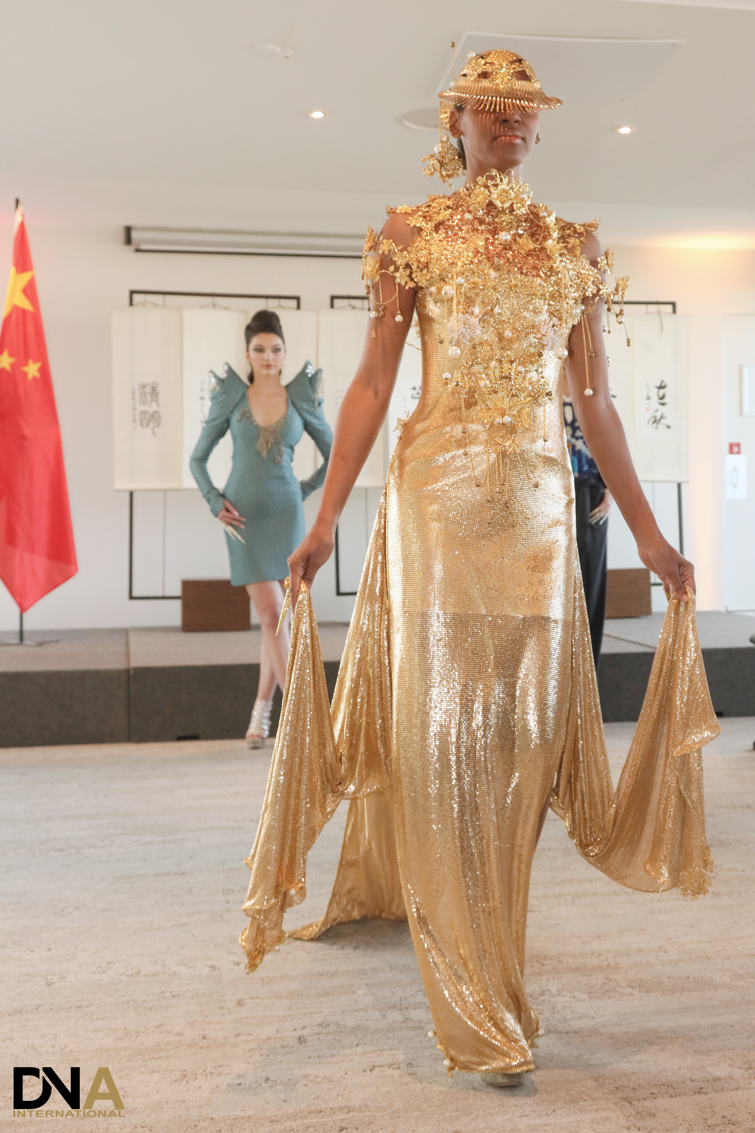 Eric TIBUSH Défilé Haute couture à la journée de ''CHINESE LANGUAGE DAY''