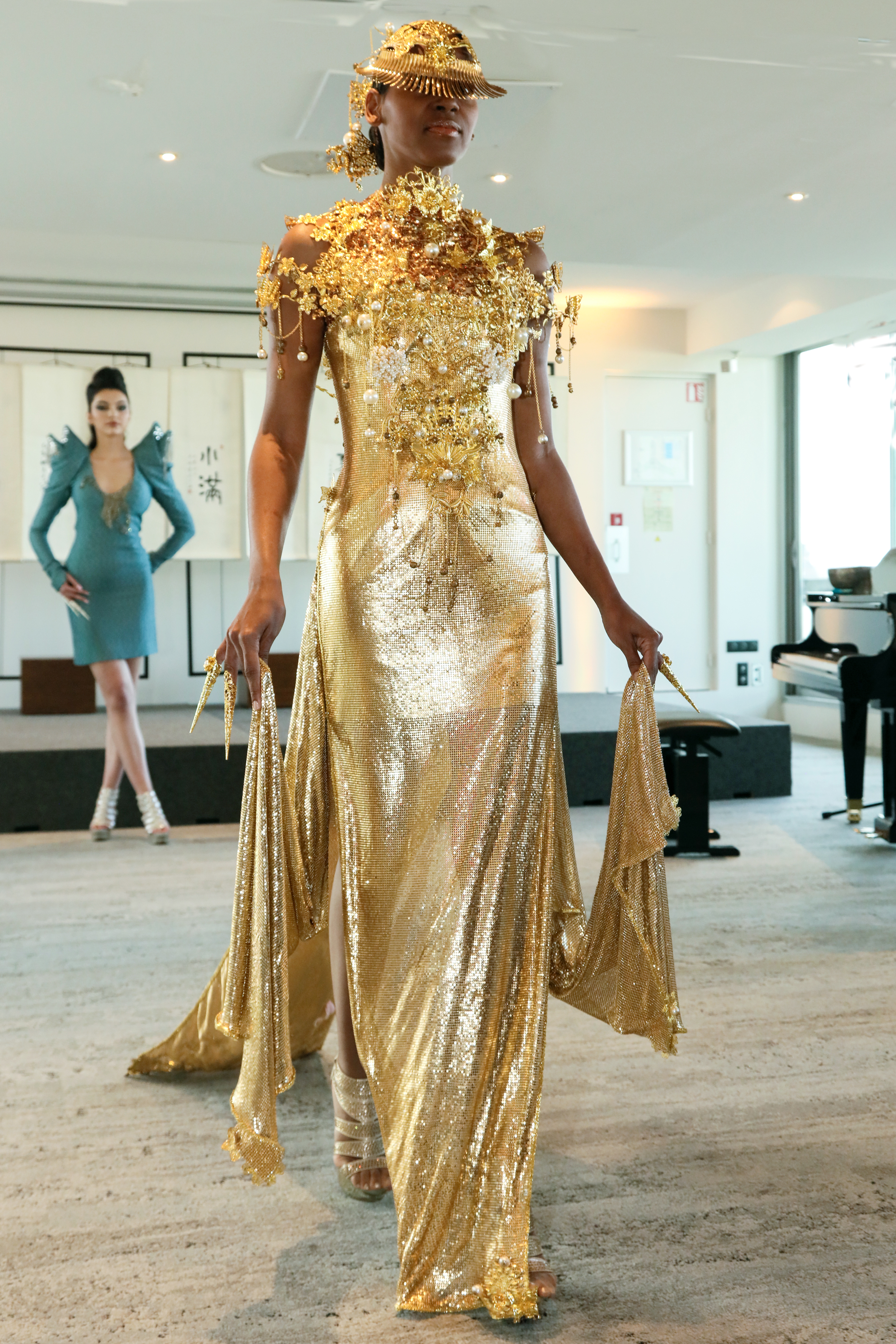 Eric TIBUSH Défilé Haute couture à la journée de ''CHINESE LANGUAGE DAY''