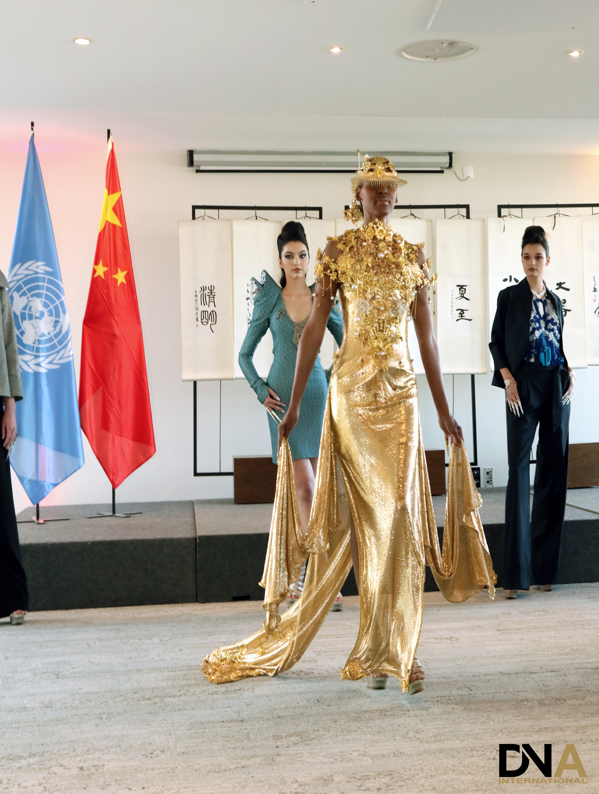 Eric TIBUSH Défilé Haute couture à la journée de ''CHINESE LANGUAGE DAY''