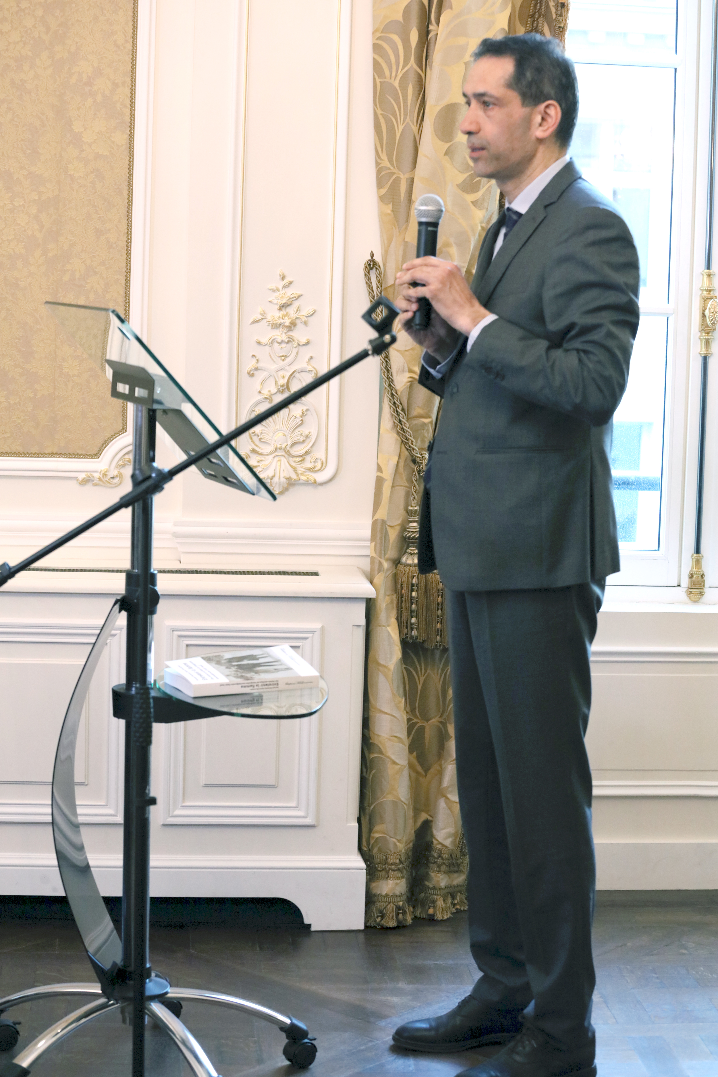 S.E Rahman Mustafayev, Ambassadeur d'Azerbaïdjan en France - Présente l'ouvrage Entretenir la flamme, Georges MAMOULIA - Ramiz ABOULYBOV