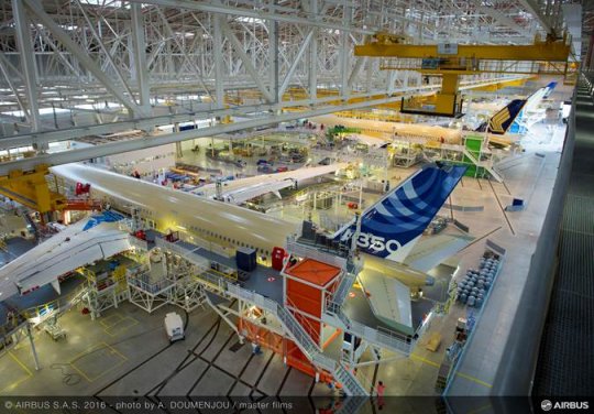 LA CHAINE D'ASSEMBLAGE AIRBUS A350XWB OUVRE SES PORTES AU PUBLIC