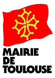 Après la Fusillade du 3 juillet, Pascal Mailhos Préfet de Haute Garonne et Jean-Luc Moudenc Maire de Toulouse dans le quartier de la Reynerie