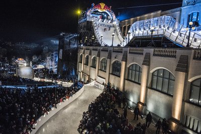 Des milliers de spectateurs célèbrent le tout premier Red Bull Crashed Ice dans la capitale nationale