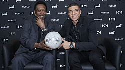 Pelé - Mbappé - Hublot, le futur à toute vitesse @Pele @KMbappe ‏ #HublotLovesFootball @Hublot  