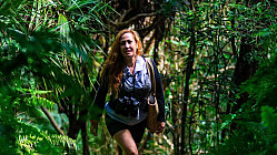 L'actrice, Myriam Charleins découvre les trésors verts de la Réserve naturelle de la Grande Montagne à Rodrigues