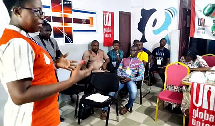 JIF2020 : UNI GLOBAL UNION SENSIBILISE LES JOURNALISTES DE LA RADIO FEMMES ACTIVES A LA NON VIOLENCE