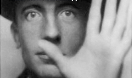 Paul Eluard : 'Liberté' (dit par l'auteur)