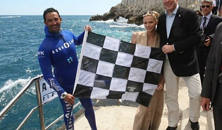 Le Champion du Monde de plongée en apnée Pierre Frolla participe à la Tombola solidaire des passionnés ..