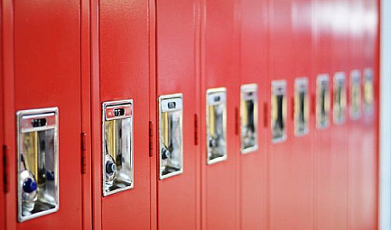 GlobalGeoNews / Lycées français de l'étranger : L’AEFE accusée de « gestion opaque » et de « concu..