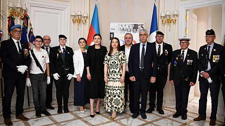 Hommage aux résistants Azerbaïdjanais de la Seconde Guerre mondiale au cœur de Paris.