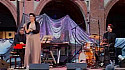 Gospel Lights en concert Place Nationale Montauban 2012 interprète 'Wade in the water'.
