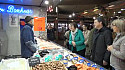 #Exclusif : @MartinePinville rencontre des commerçants et producteurs au marché des #Carmes #Toulouse @Tvlocale_fr
