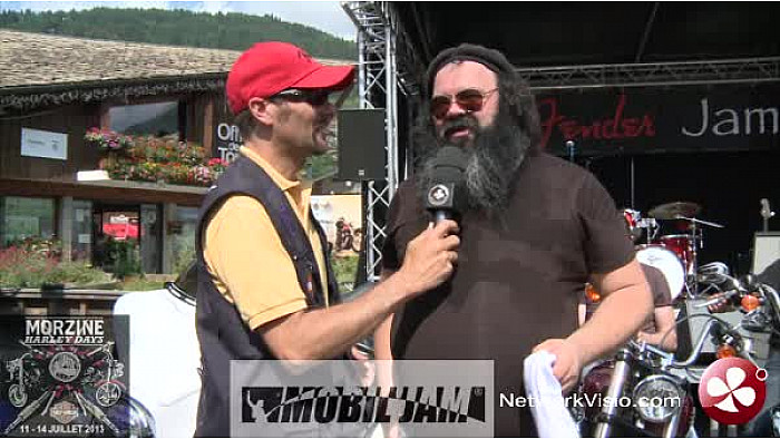 Johnny GALLAGHER au micro de NetworkVisio aux Harley Days 2013 sur le stand Fender Jam