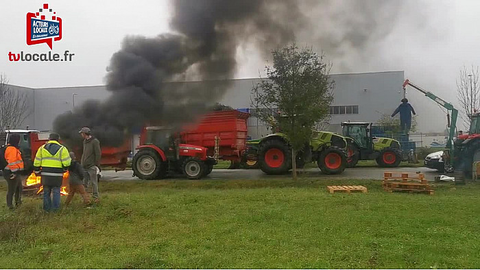 TV Locale Tarn-et-Garonne - MERCOSUR - Blocage de la plateforme logistique d'Intermarché à Monbartier - Montauban par la Coordination Rurale 47 et 82