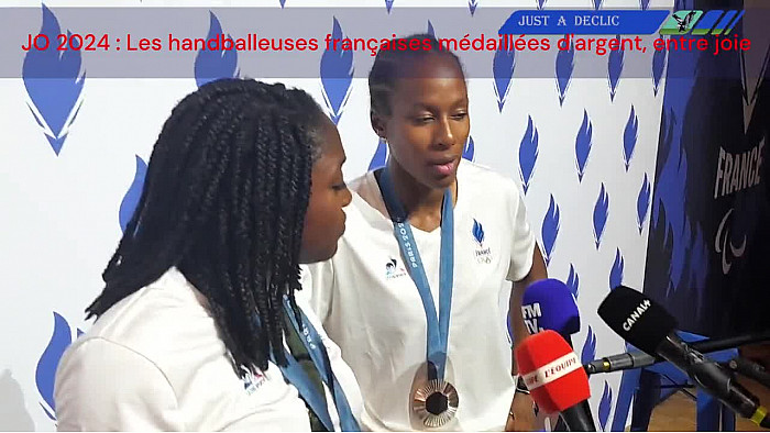JO 2024 : Les handballeuses françaises médaillées d'argent,
