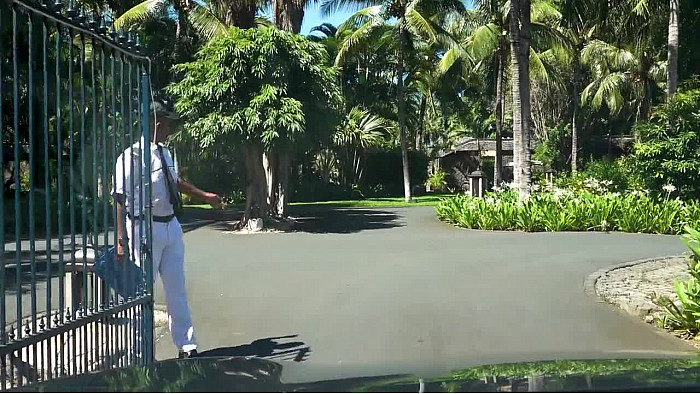 TV locale Ile de France & Belles d'âme  vous emmènent  à l'ile Maurice à la découverte de l'hôtel de Luxe MARADIVA pour une rencontre avec le Docteur  Praveen NAIR Ayurvedic Doctor and Spa Manager 