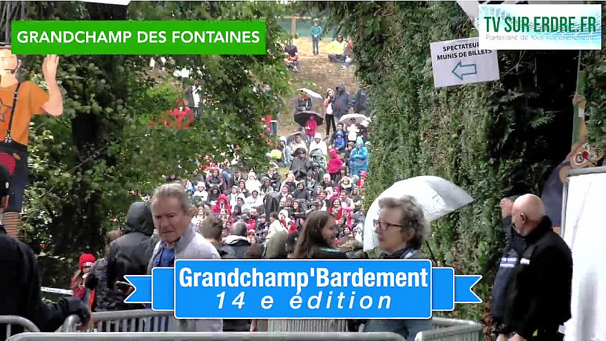 Grandchamp'Bardement 2018: le Festival des Arts de la Rue dans un Jardin a fait le plein malgré la pluie.