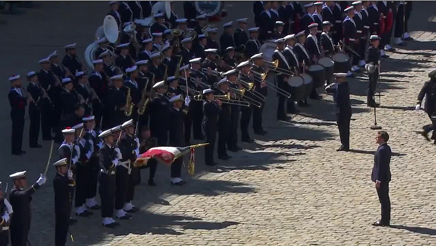 Hommage national aux premiers maîtres Cédric de Pierrepont et Alain Bertoncello, morts pour la France.