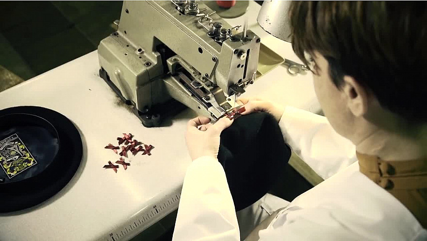 Approche Rurale TV : Les étapes de fabrication du béret #MadeinFrance en images : découvrez les coulisses de la fabrique Laulhère. @laulhere_beret