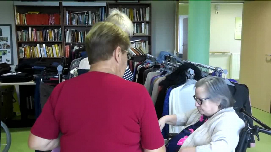 'LE THE A COUDRE' - Plaisir partagé en EHPAD autour de vêtements aux vies multiples.