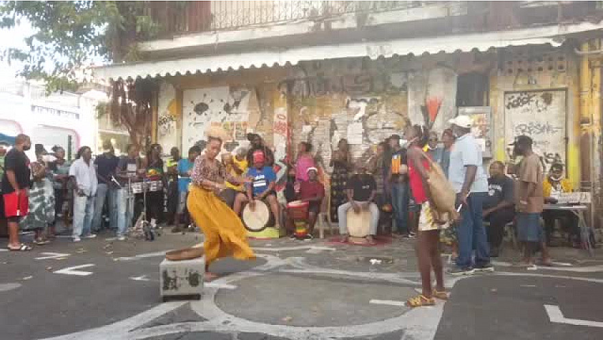 Akiyo ka la Rue Piétonne à Pointe-à-Pitre