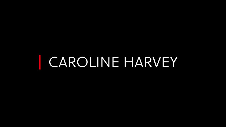 Caroline Harvey chante 'C'est si bon'